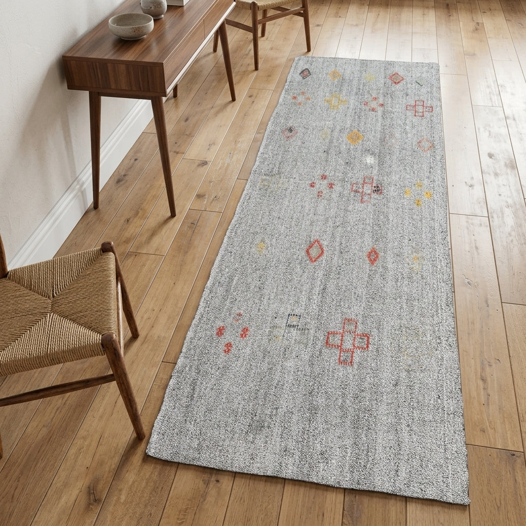 Oriental pattern on the Meltemhayat vintage kilim runner rug – handwoven flatweave in Anatolia, Turkey