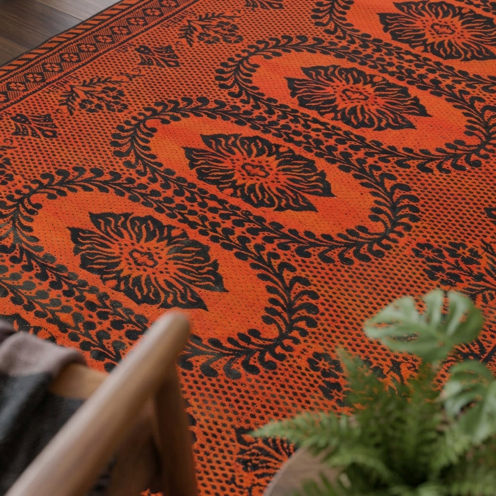 Oriental pattern on the Durulale vintage kilim rug – handwoven flatweave in Anatolia, Turkey