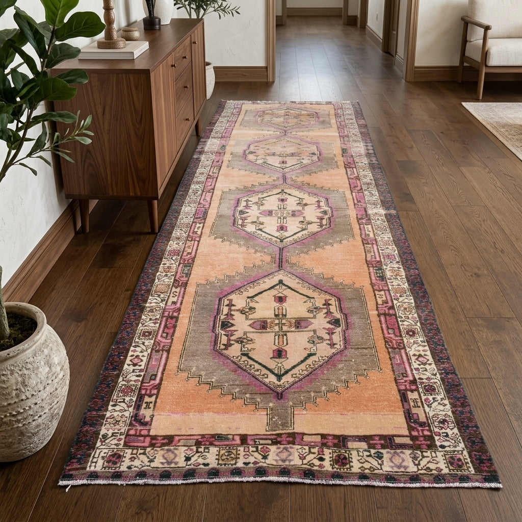 Oriental pattern on the Pelagomeda vintage runner rug – handmade in Anatolia, Turkey
