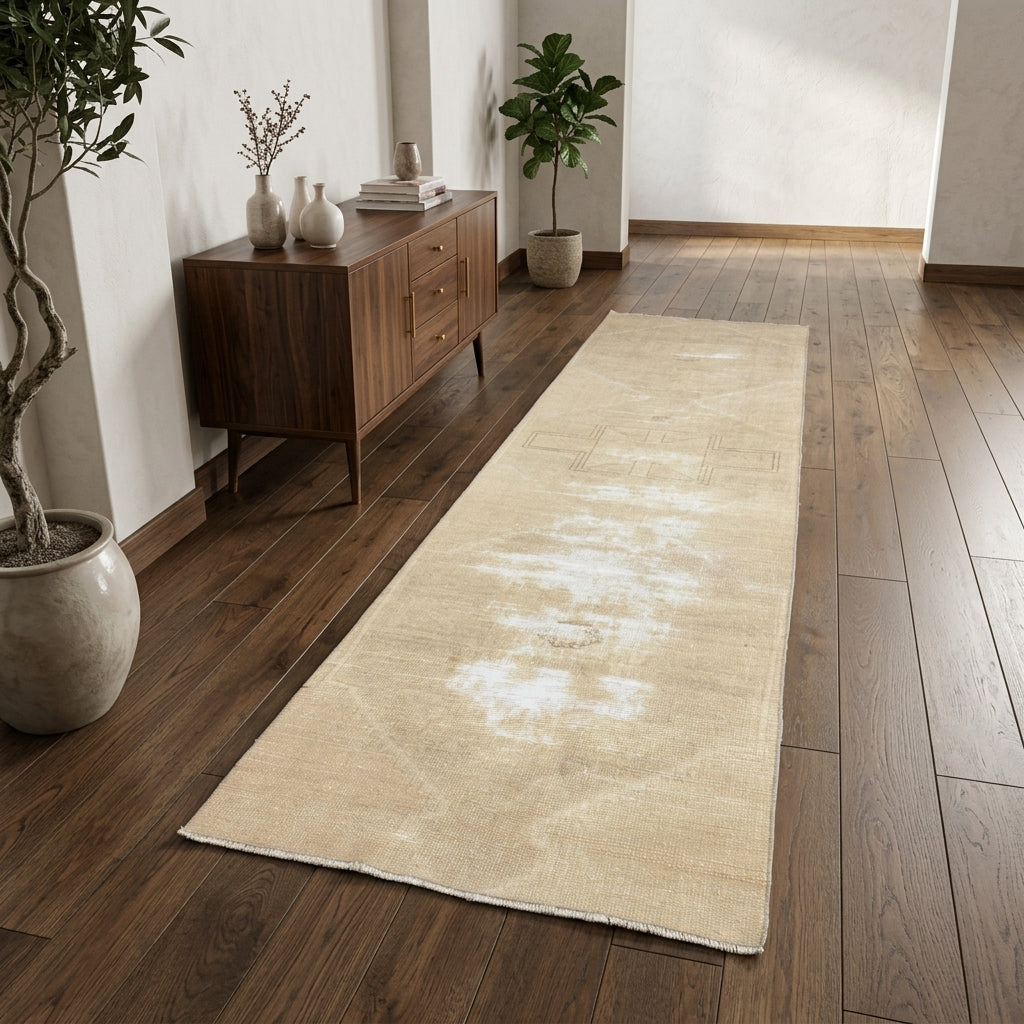 Oriental pattern on the Ouranophile vintage runner rug – handmade in Anatolia, Turkey