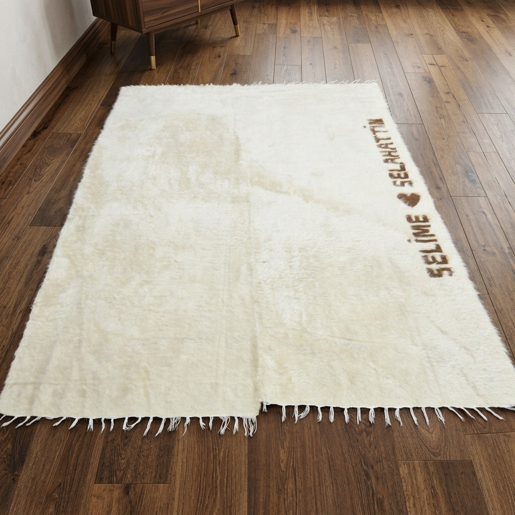 Oriental pattern on the Simgepare Lovers vintage kilim rug – handwoven flatweave in Anatolia, Turkey