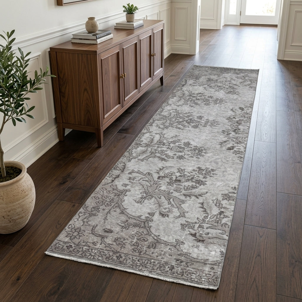 Oriental pattern on the Nuryaz vintage runner rug – handmade in Anatolia, Turkey