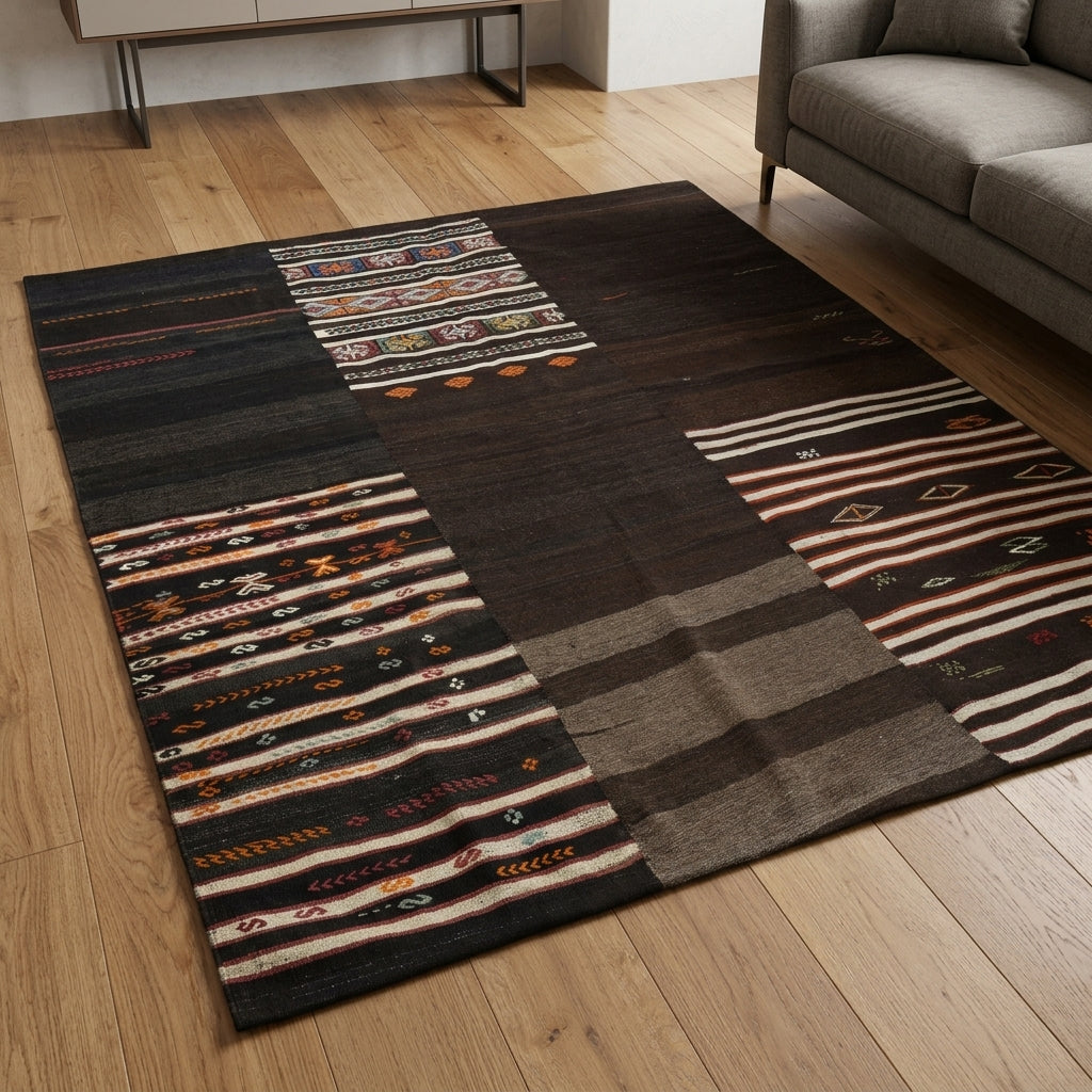 Oriental pattern on the Anthopnoe vintage kilim rug – handwoven flatweave in Anatolia, Turkey