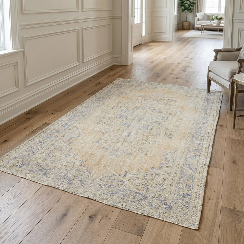 Oriental pattern on the Firatnur vintage area rug – handmade in Anatolia, Turkey
