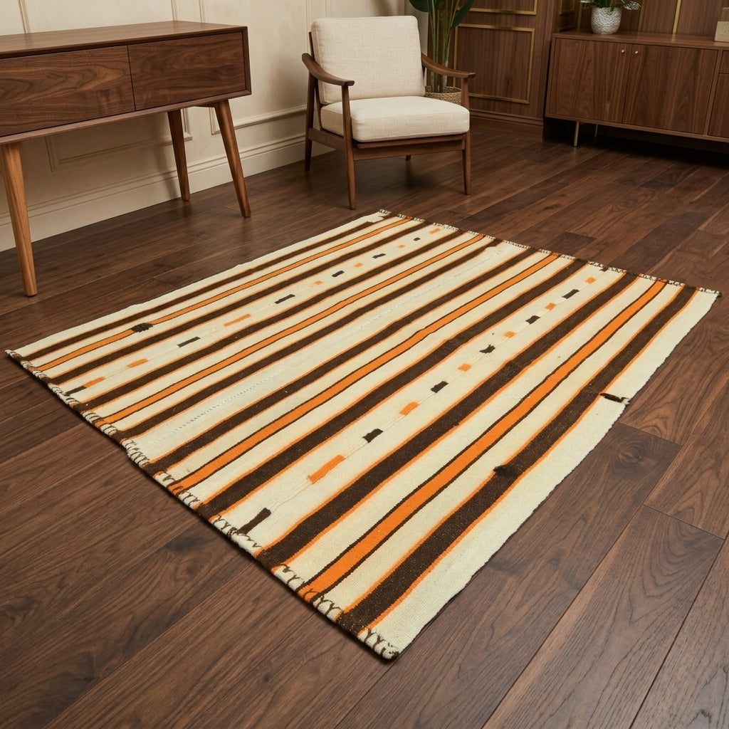 Striped pattern on the Sirince vintage kilim rug – handwoven flatweave in Anatolia, Turkey