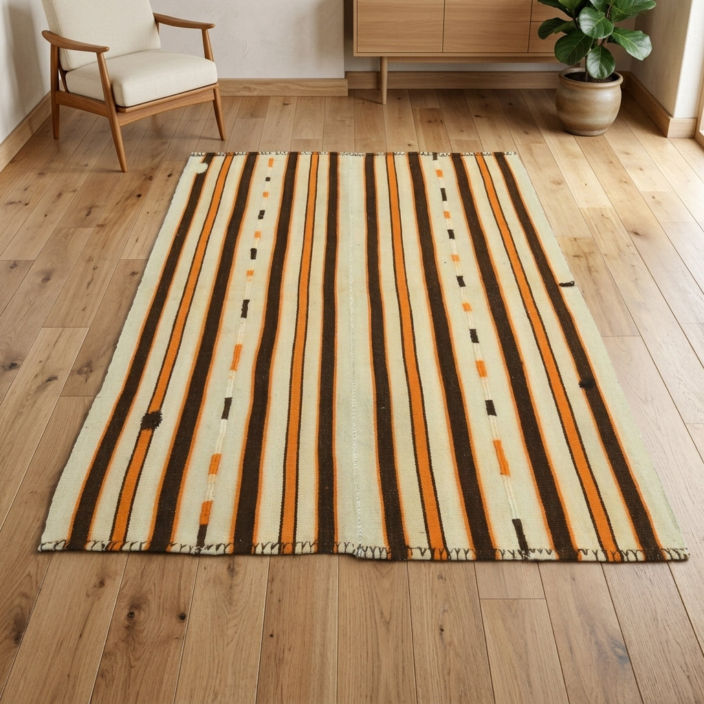 Striped pattern on the Sirince vintage kilim rug – handwoven flatweave in Anatolia, Turkey