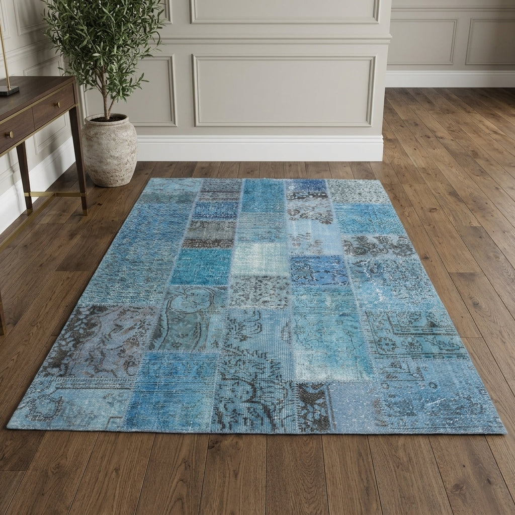 Solid pattern on the Bestesel vintage patchwork area rug – handmade in Anatolia, Turkey