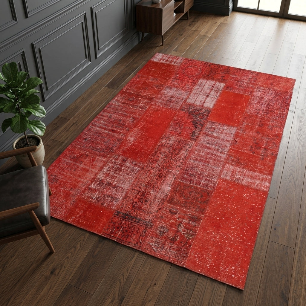 Solid pattern on the Bestefsan vintage patchwork area rug – handmade in Anatolia, Turkey