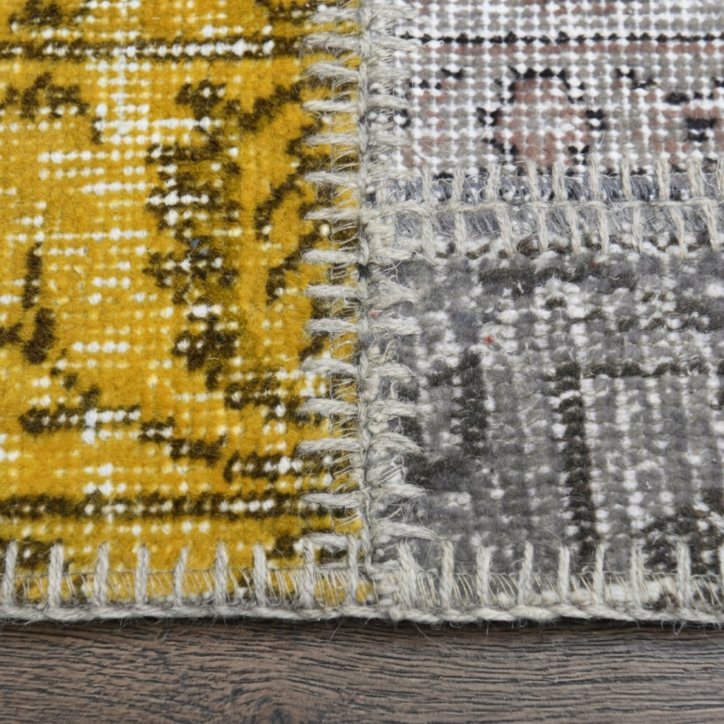 Solid pattern on the Aysehan vintage patchwork area rug – handmade in Anatolia, Turkey