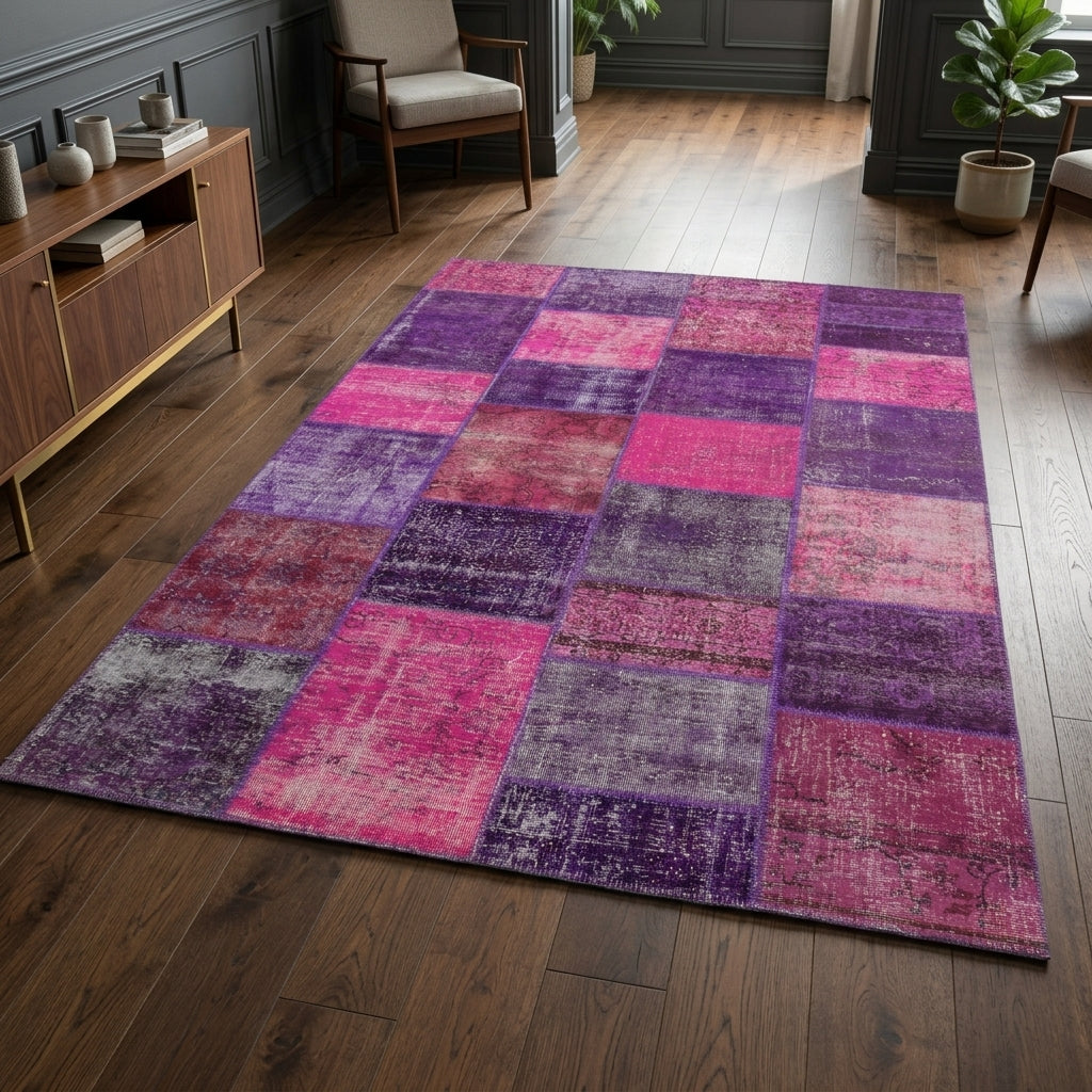 Solid pattern on the Cilek vintage patchwork area rug – handmade in Anatolia, Turkey