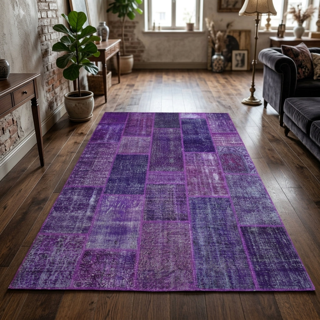 Solid pattern on the Asusima vintage patchwork area rug – handmade in Anatolia, Turkey