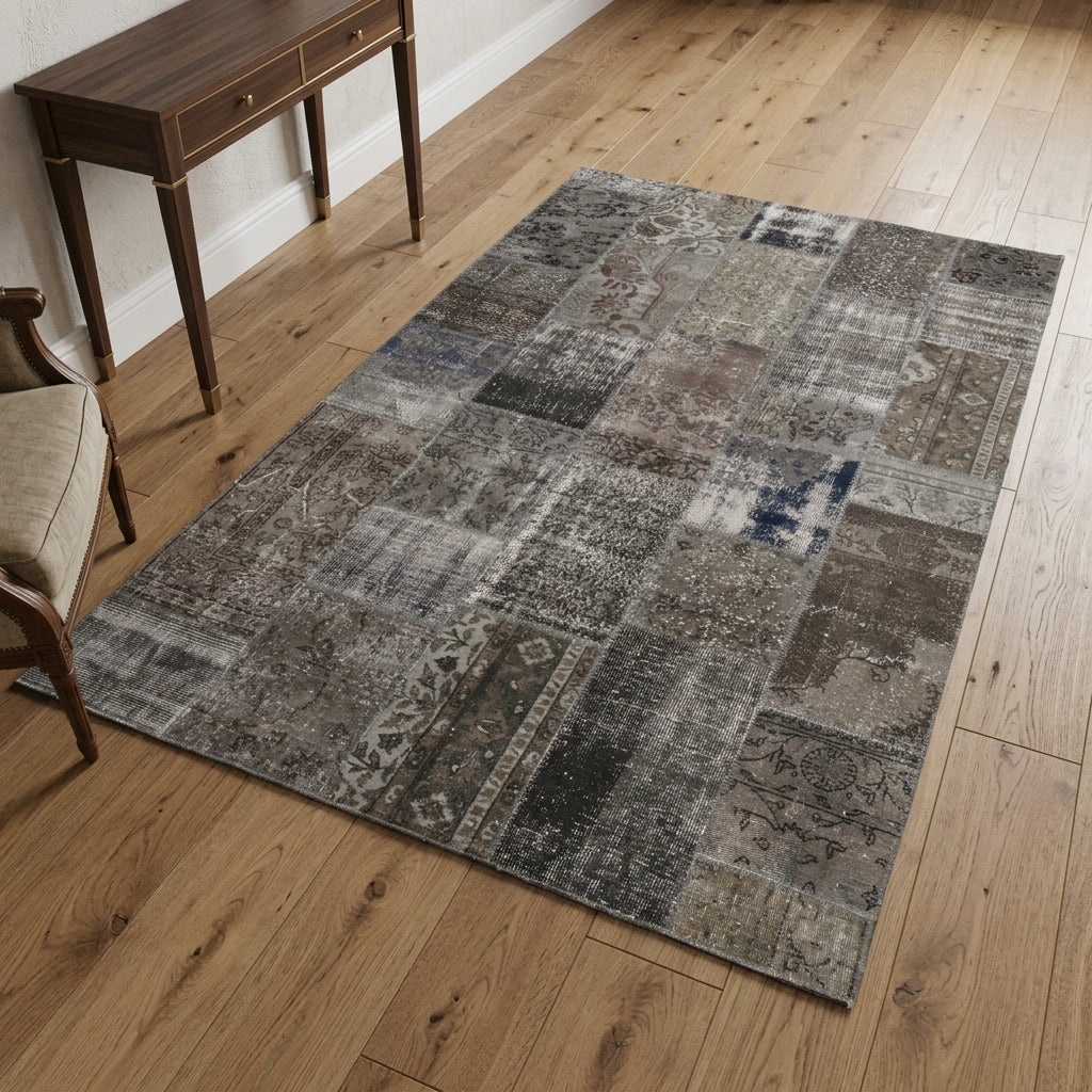 Floral pattern on the Chrysophile vintage patchwork area rug – handmade in Anatolia, Turkey