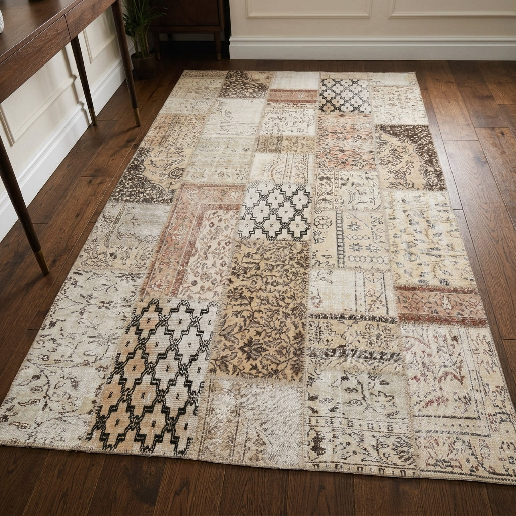 Oriental pattern on the Ceydadil vintage patchwork area rug – handmade in Anatolia, Turkey