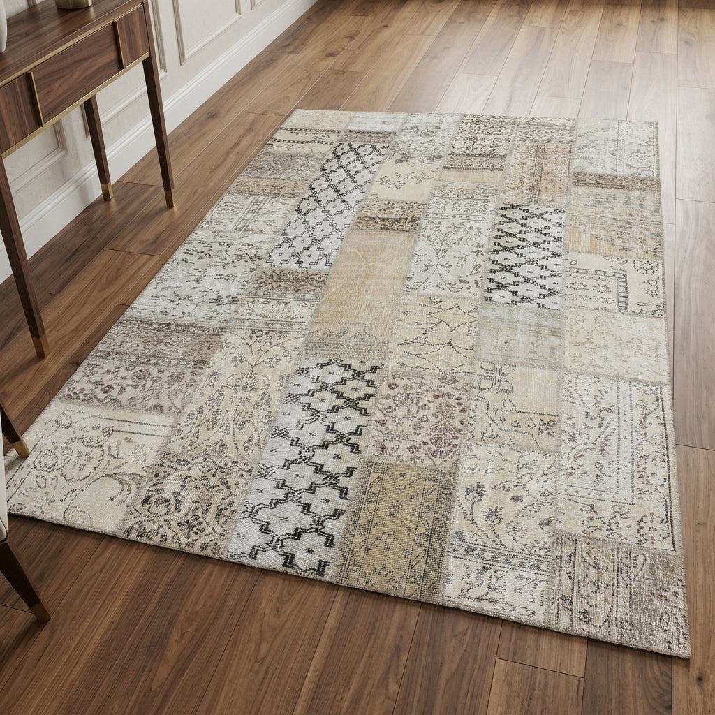 Oriental pattern on the Ceydadeniz vintage patchwork area rug – handmade in Anatolia, Turkey