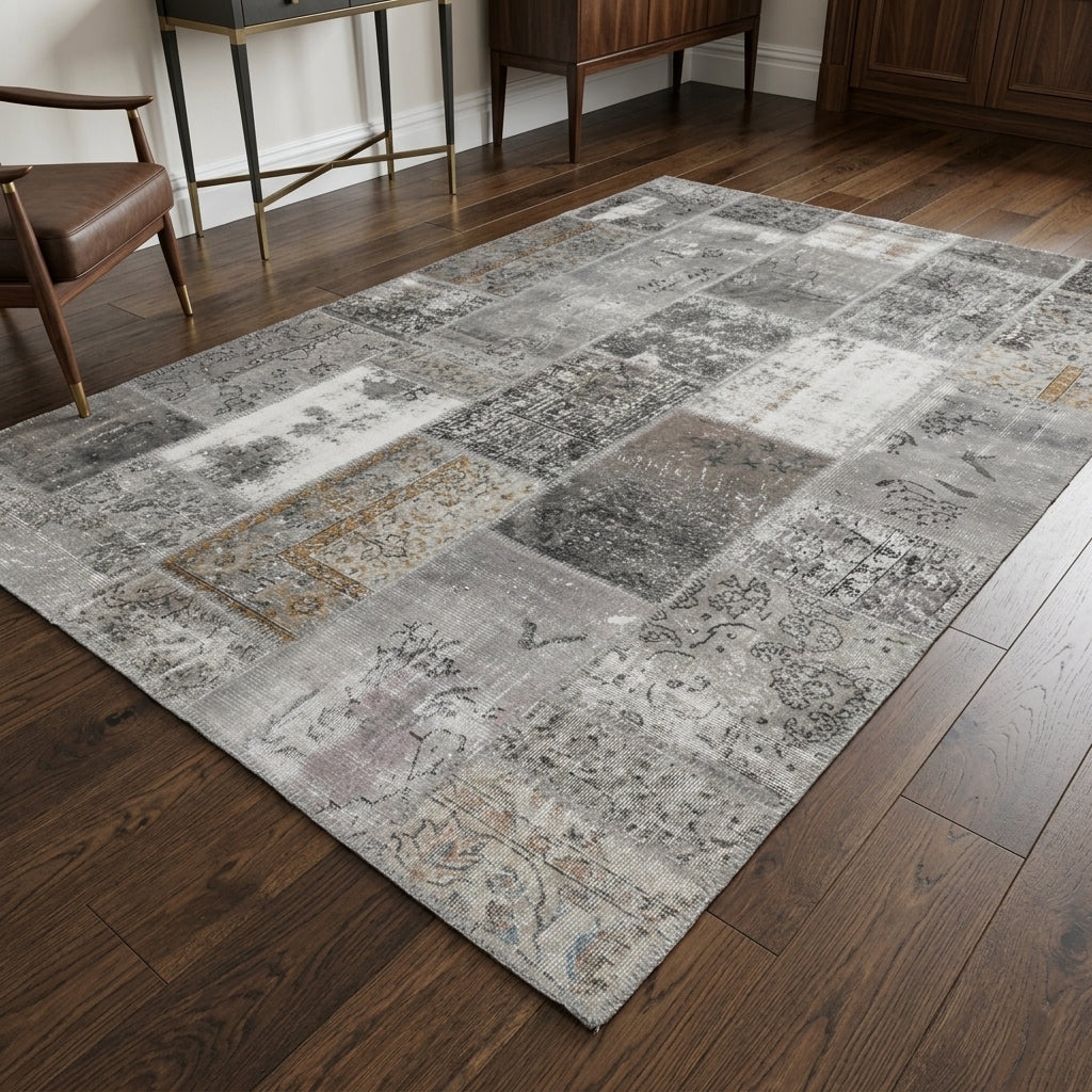 Solid pattern on the Ceviz vintage patchwork area rug – handmade in Anatolia, Turkey