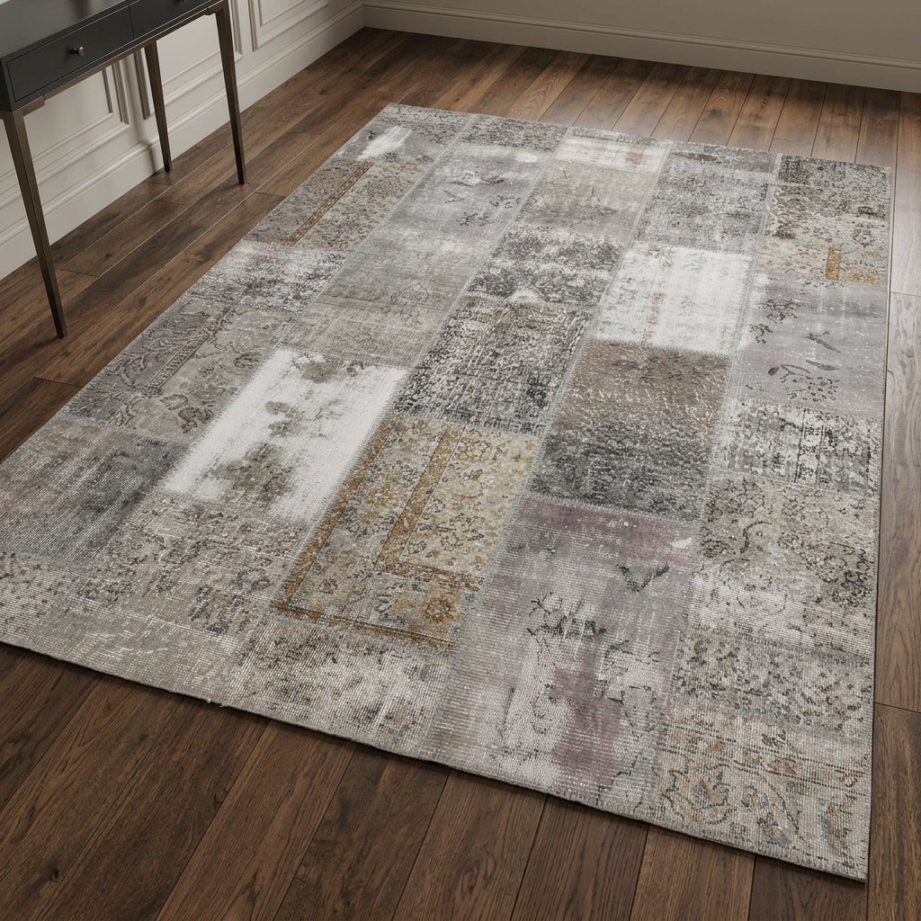 Solid pattern on the Ceviz vintage patchwork area rug – handmade in Anatolia, Turkey
