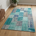 Oriental pattern on the Ceren vintage patchwork area rug – handmade in Anatolia, Turkey