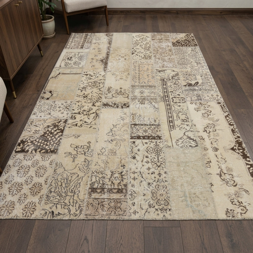 Oriental pattern on the Bulutperi vintage patchwork area rug – handmade in Anatolia, Turkey