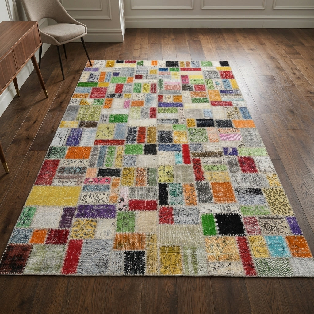 Solid pattern on the Bulutnaz vintage patchwork area rug – handmade in Anatolia, Turkey
