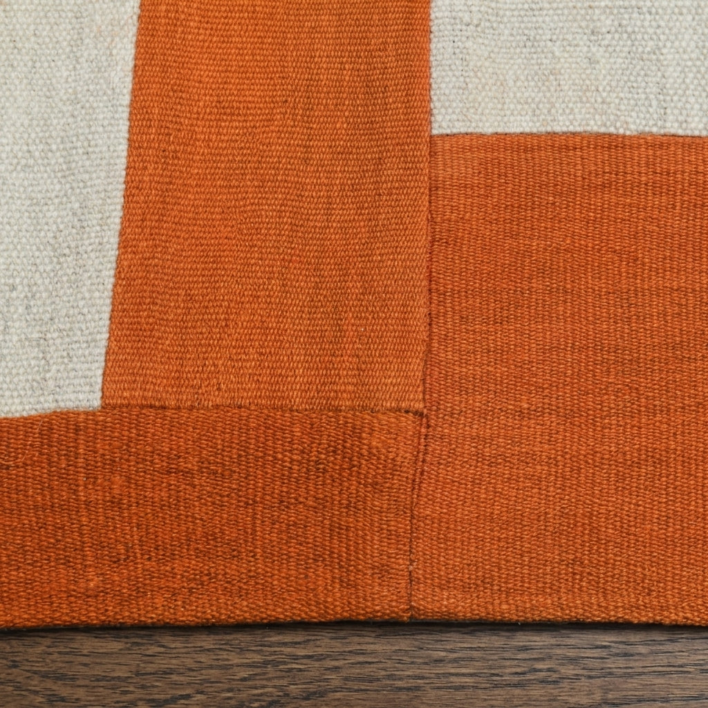 Oriental pattern on the Aristorhoe vintage kilim rug – handwoven flatweave in Anatolia, Turkey