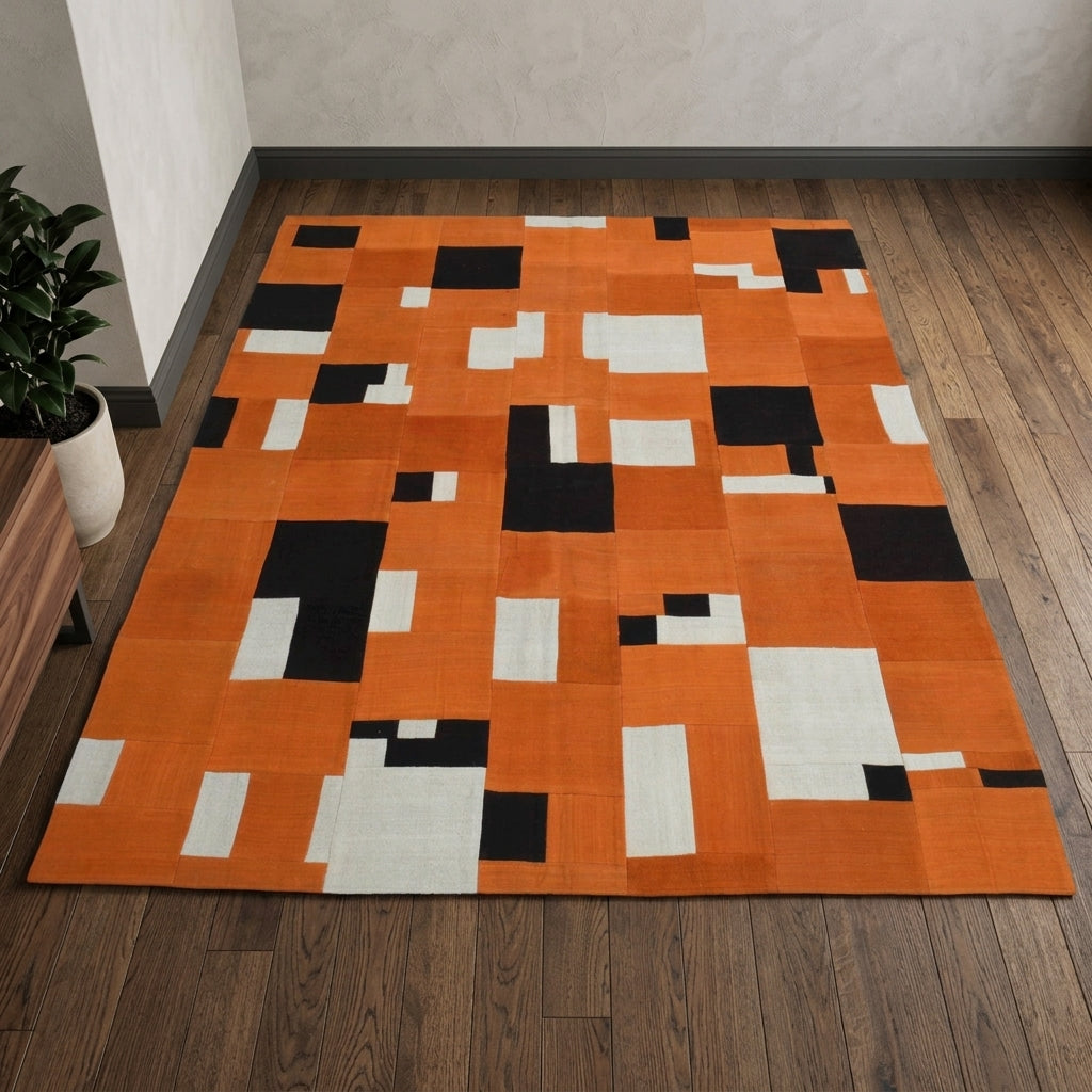 Oriental pattern on the Aristorhoe vintage kilim rug – handwoven flatweave in Anatolia, Turkey