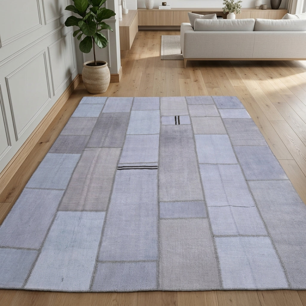 Patchwork pattern on the Sunbulisik vintage patchwork area rug – handmade in Anatolia, Turkey