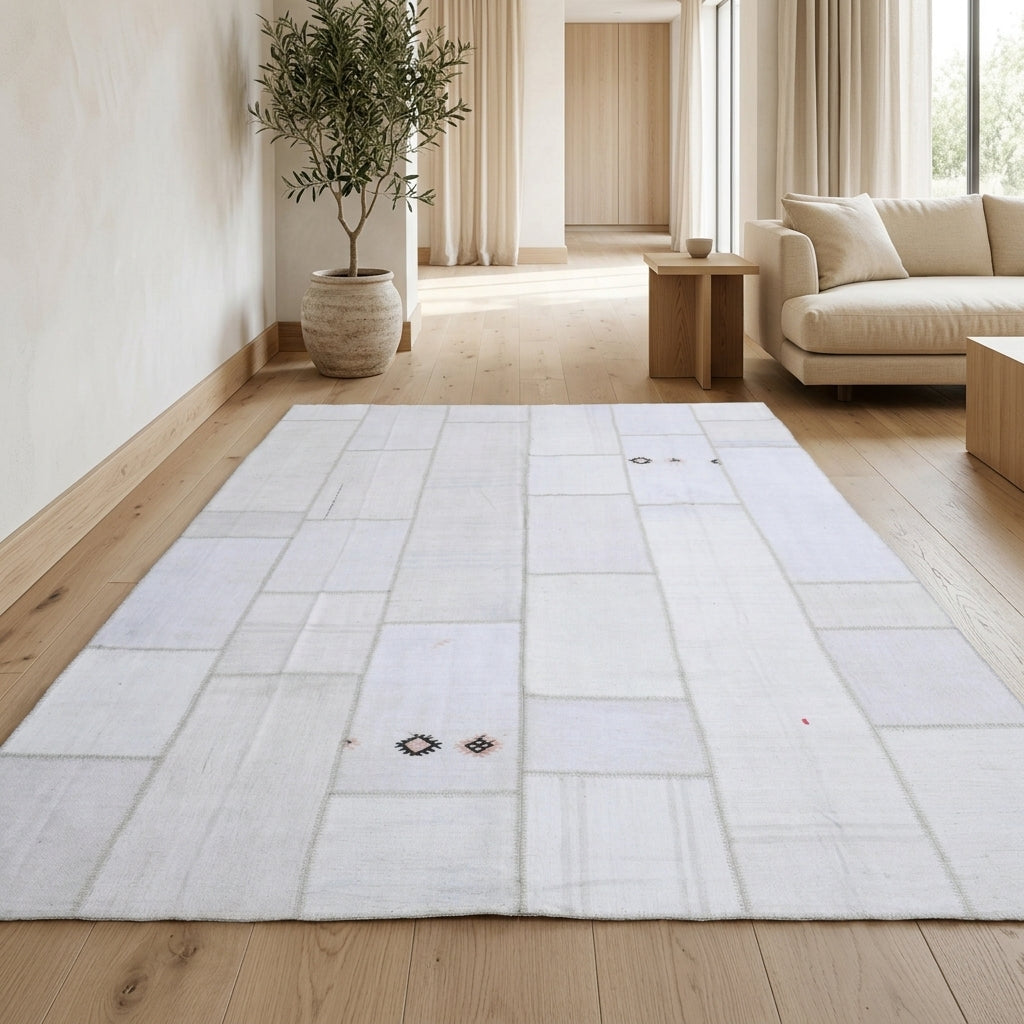 Solid pattern on the Canefruz vintage patchwork area rug – handmade in Anatolia, Turkey