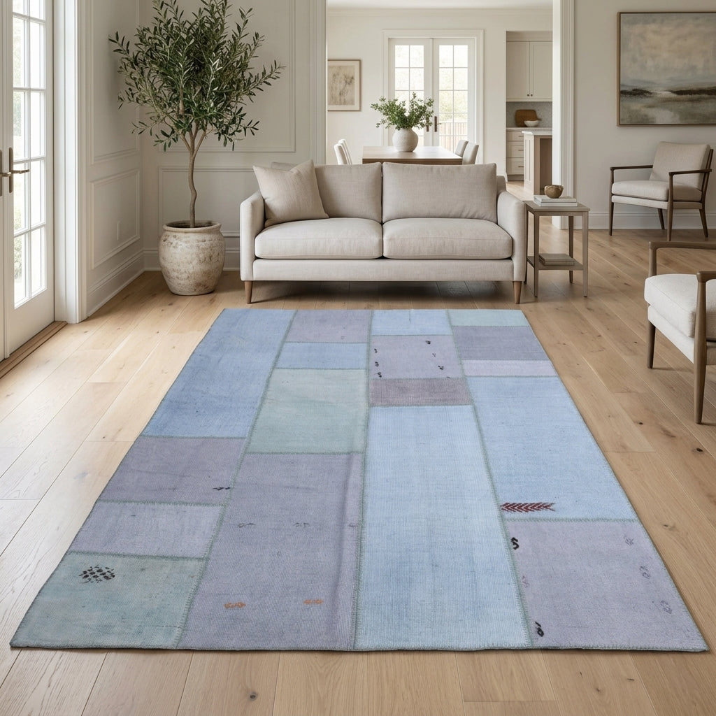 Oriental pattern on the Aristophyllis vintage patchwork area rug – handmade in Anatolia, Turkey
