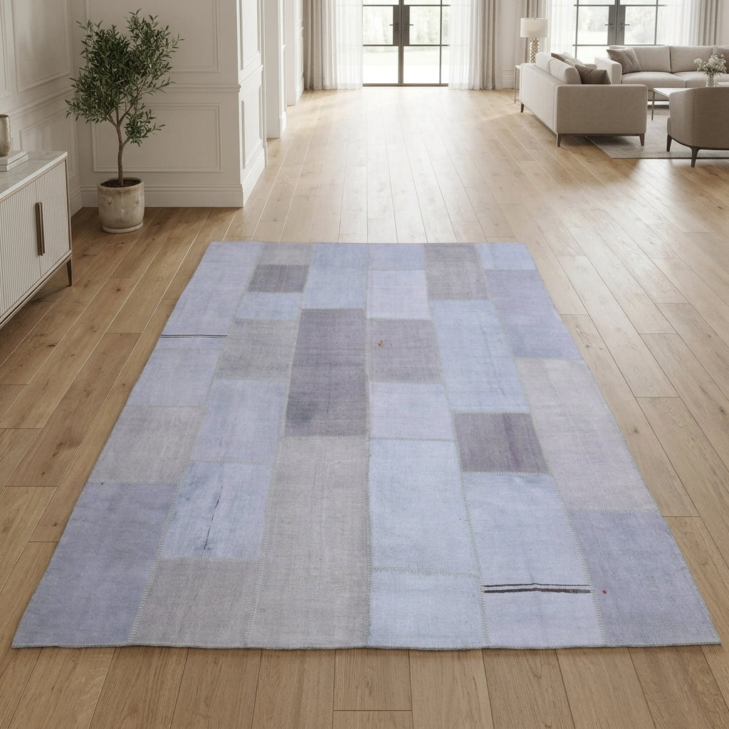 Solid pattern on the Gumusefruz vintage patchwork area rug – handmade in Anatolia, Turkey