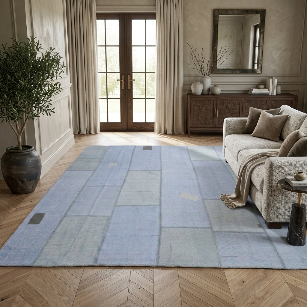 Oriental pattern on the Aristokleia vintage kilim rug – handwoven flatweave in Anatolia, Turkey