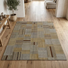 Oriental pattern on the Aristokleia vintage kilim rug – handwoven flatweave in Anatolia, Turkey
