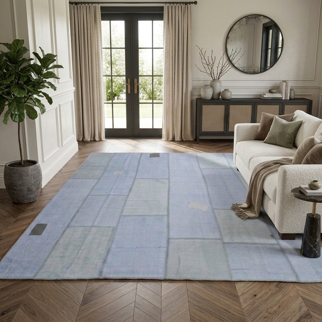 Oriental pattern on the Topraksu vintage patchwork area rug – handmade in Anatolia, Turkey