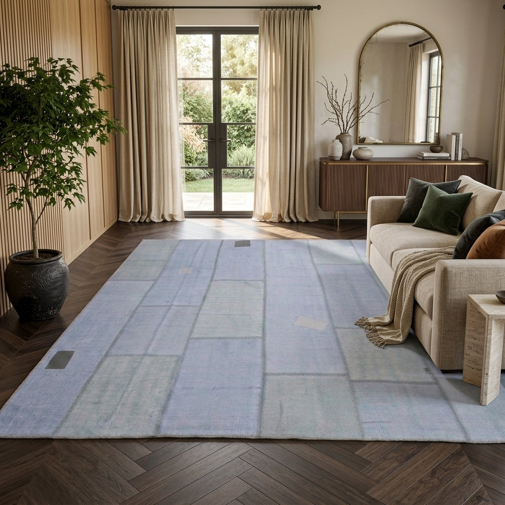 Oriental pattern on the Argyrothea vintage kilim rug – handwoven flatweave in Anatolia, Turkey