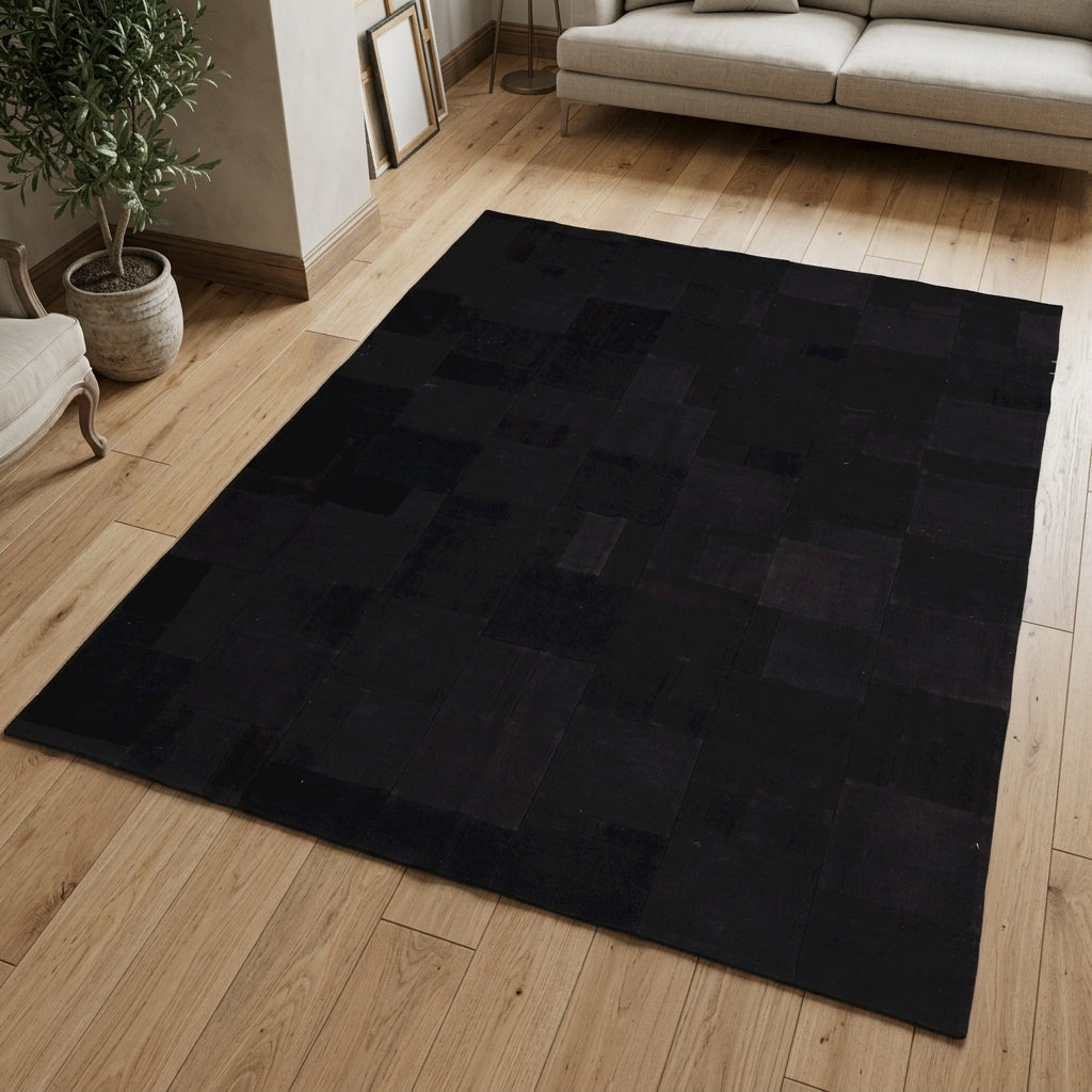Oriental pattern on the Argyrokleia vintage kilim rug – handwoven flatweave in Anatolia, Turkey
