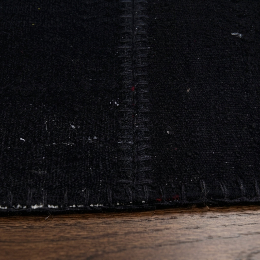 Oriental pattern on the Timorhoe vintage patchwork area rug – handmade in Anatolia, Turkey