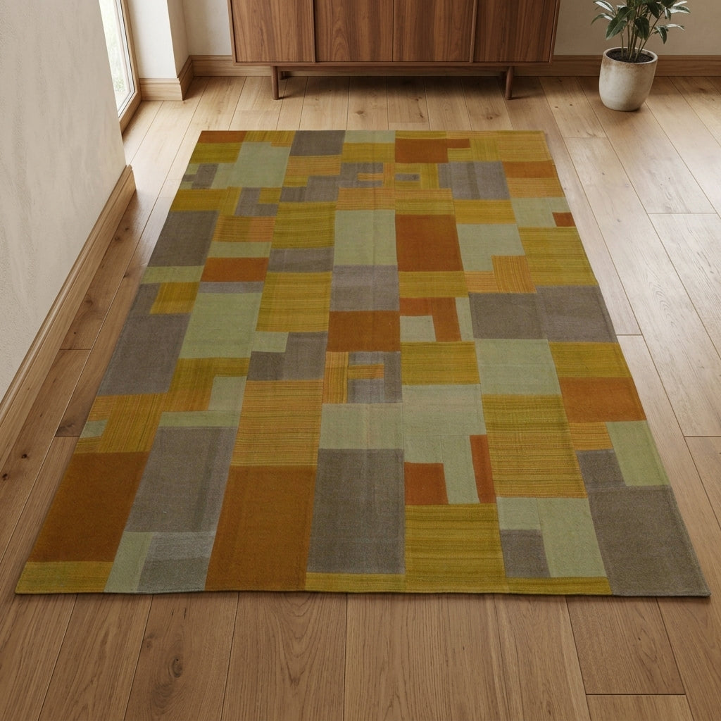 Oriental pattern on the Aretechoria vintage kilim rug – handwoven flatweave in Anatolia, Turkey