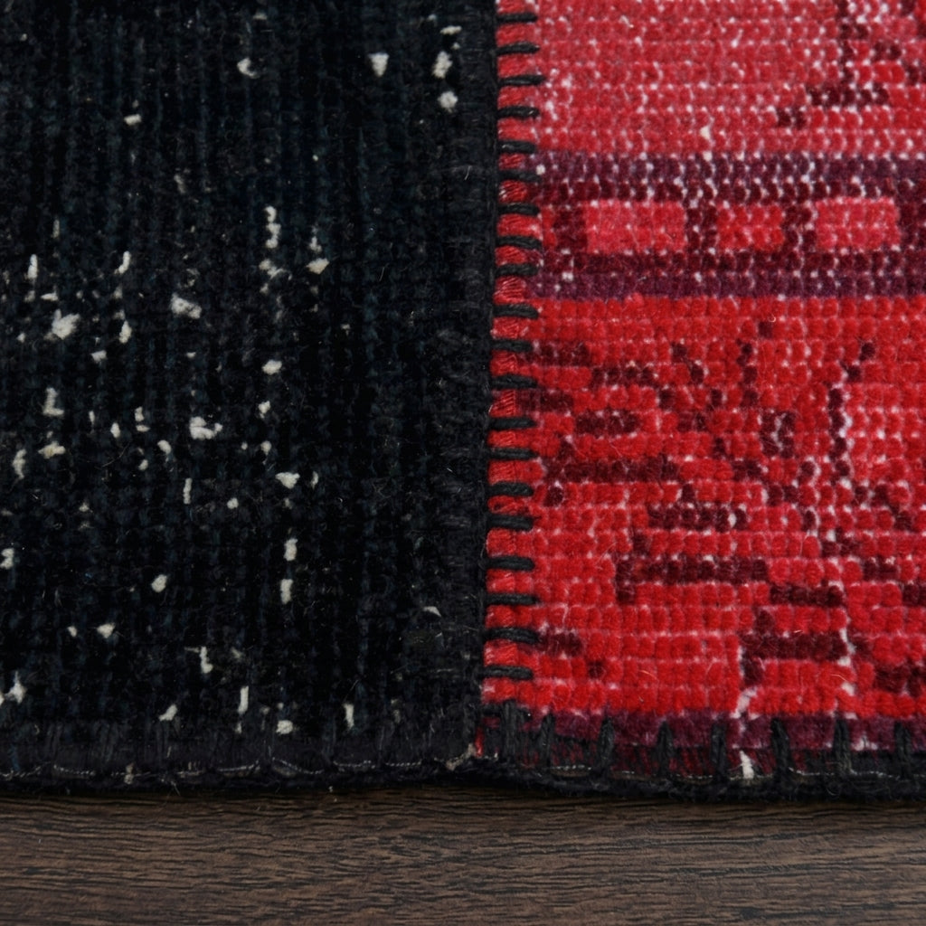 Oriental pattern on the Arjin vintage patchwork area rug – handmade in Anatolia, Turkey