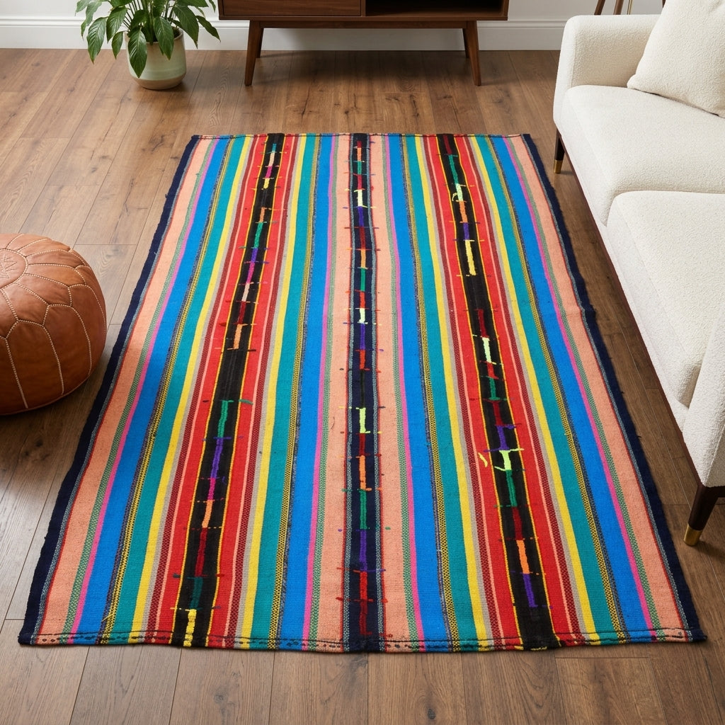 Striped pattern on the Phememira vintage kilim rug – handwoven flatweave in Anatolia, Turkey
