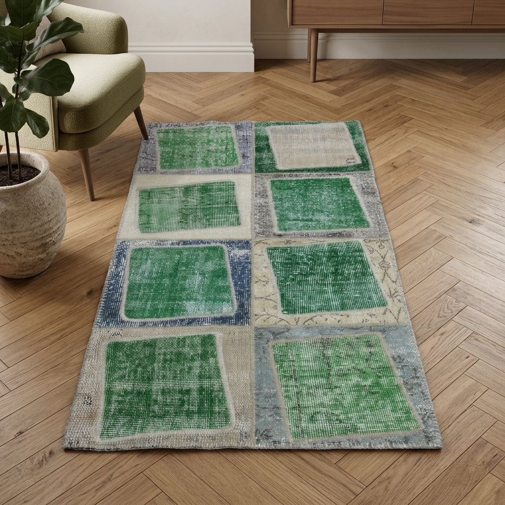 Oriental pattern on the Topraktac Boxes vintage patchwork area rug – handmade in Anatolia, Turkey