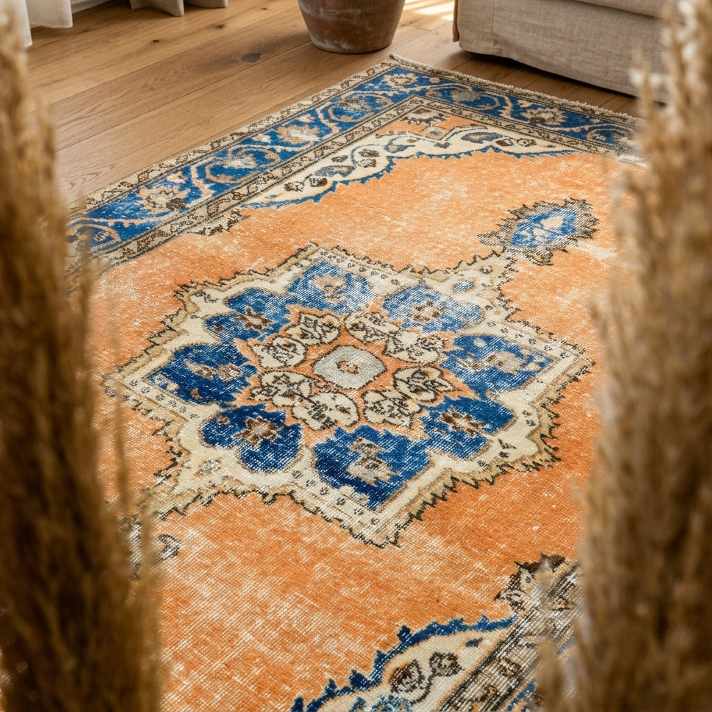 Oriental pattern on the Pervakusa vintage area rug – handmade in Anatolia, Turkey