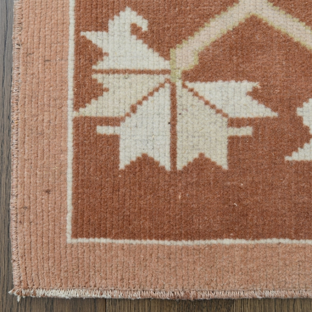 Tribal pattern on the Anush vintage area rug – handmade in Anatolia, Turkey