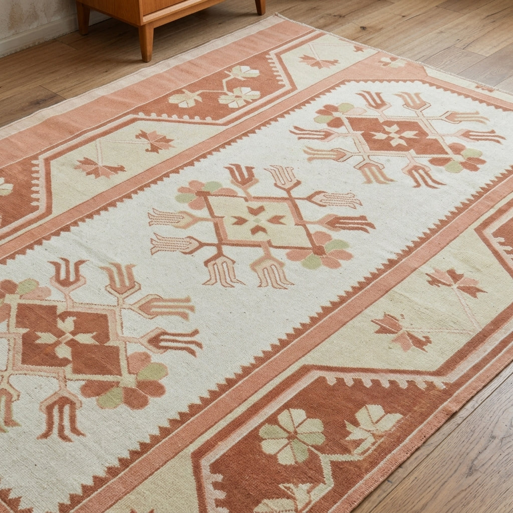Tribal pattern on the Anush vintage area rug – handmade in Anatolia, Turkey