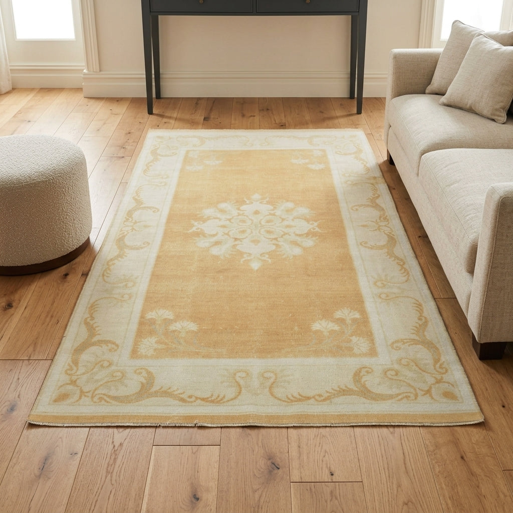 Floral pattern on the Sematac vintage area rug – handmade in Anatolia, Turkey