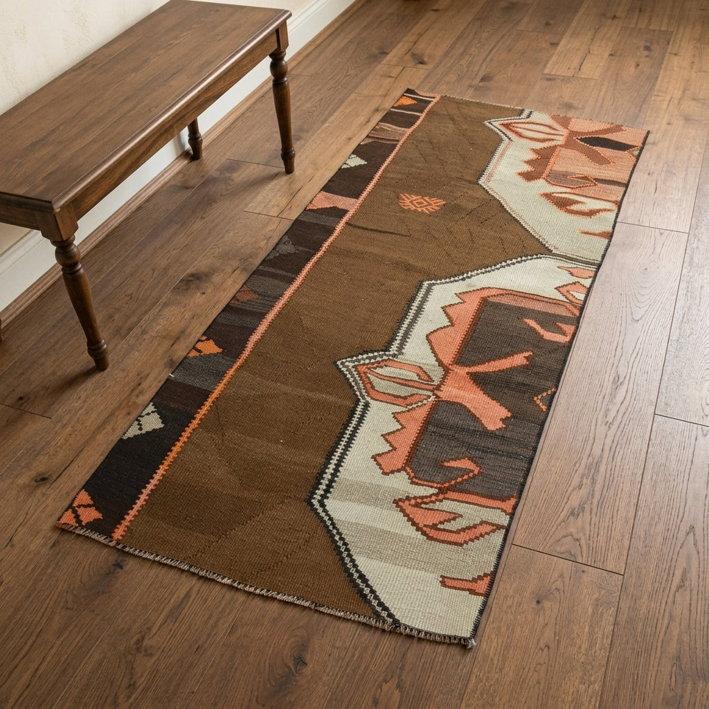 Oriental pattern on the Ecepezir vintage kilim rug – handwoven flatweave in Anatolia, Turkey