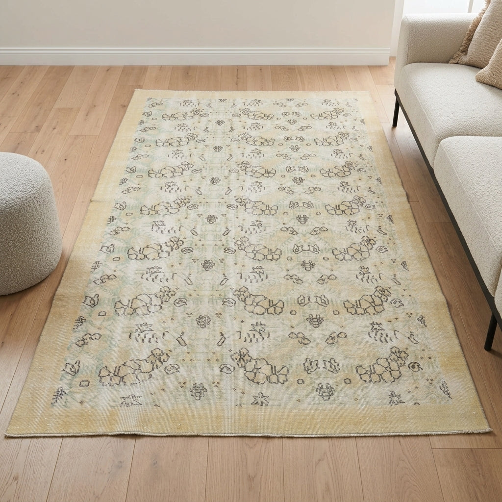 Oriental pattern on the Elmasruh vintage area rug – handmade in Anatolia, Turkey
