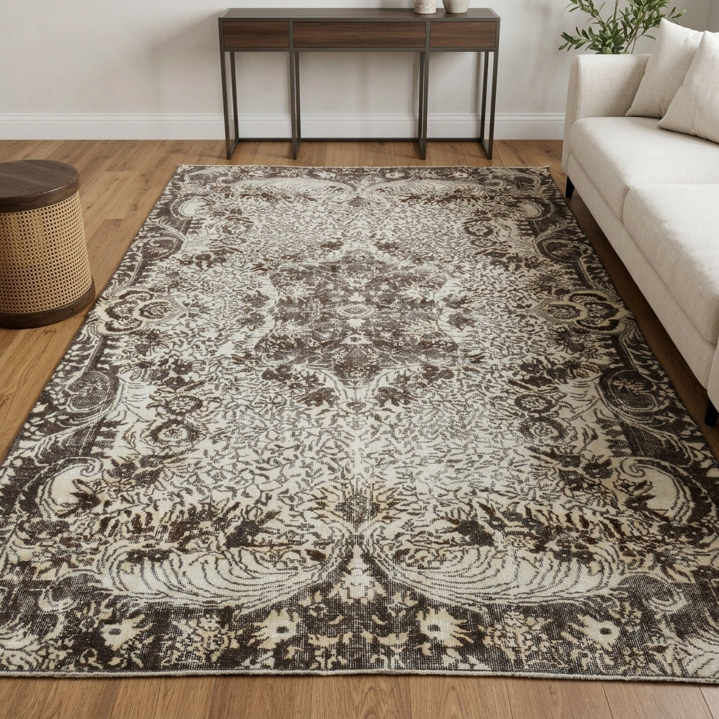 Oriental pattern on the Elmasima vintage area rug – handmade in Anatolia, Turkey