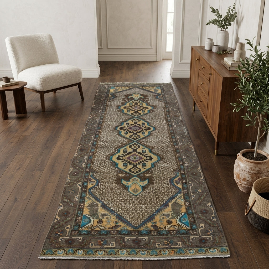 Oriental pattern on the Nerminaz Originals vintage runner rug – handmade in Anatolia, Turkey
