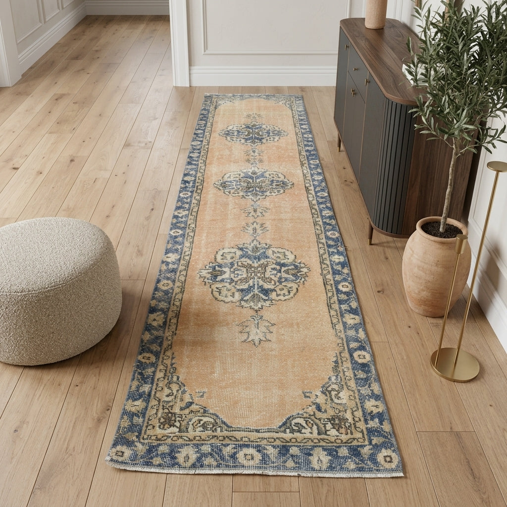 Oriental pattern on the Nergisema vintage runner rug – handmade in Anatolia, Turkey
