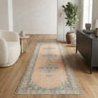 Oriental pattern on the Nergisbahar vintage runner rug – handmade in Anatolia, Turkey