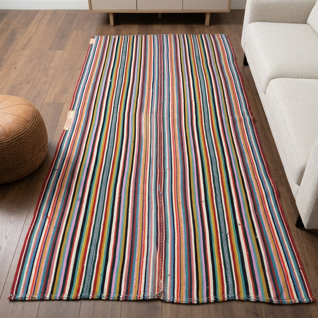 Striped pattern on the Ardicefruz vintage kilim rug – handwoven flatweave in Anatolia, Turkey